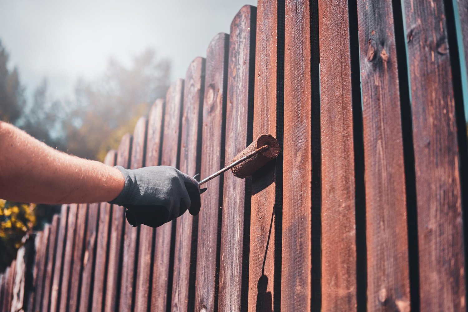 How Much Does It Cost to Paint a Fence