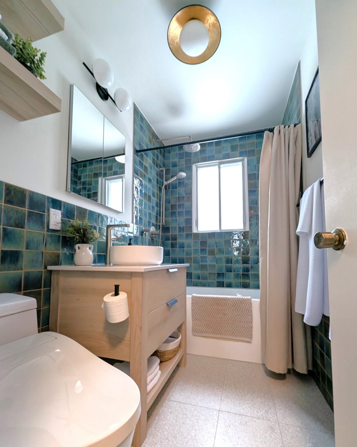 18 Small Bathroom Ideas with Tub | Space-Saving Design Tips