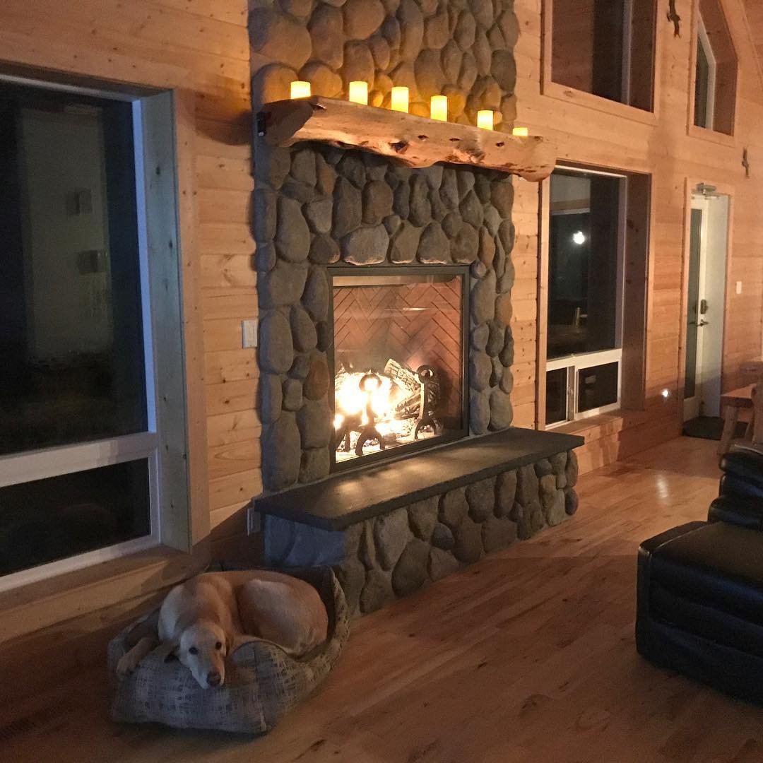 17 Rustic River Rock Fireplace Ideas & Inspiration | Cozy Home Designs ...