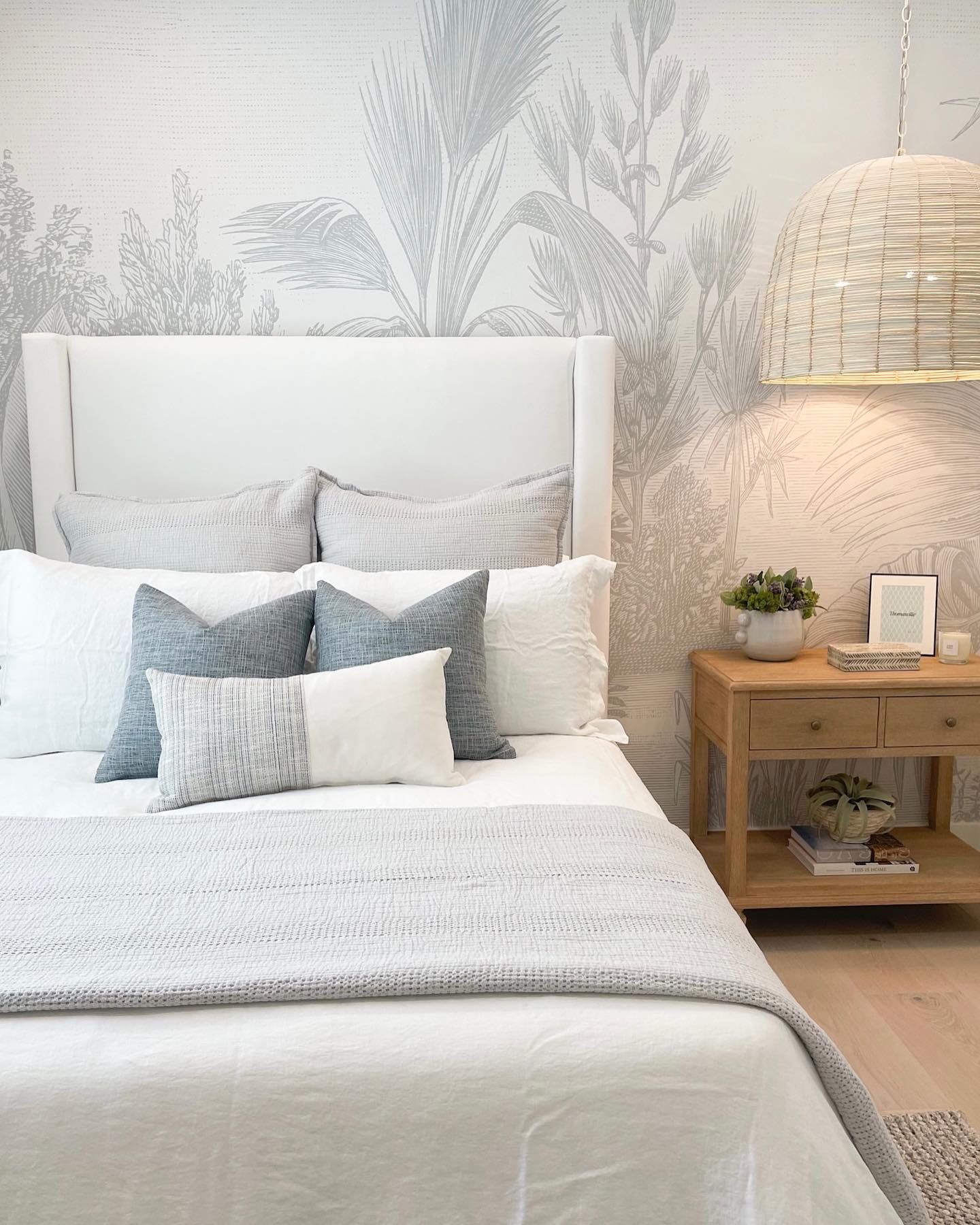 17 Pottery Barn Bedroom Ideas for Cozy & Timeless Style