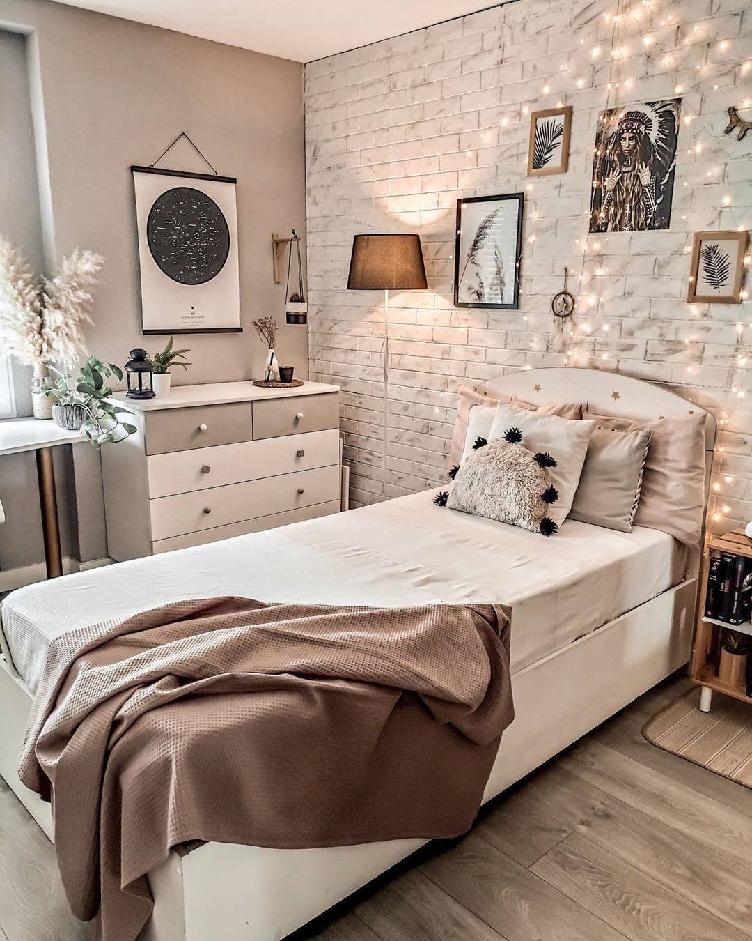 18 Cozy Fairy Lights Bedroom Ideas for Magical Spaces