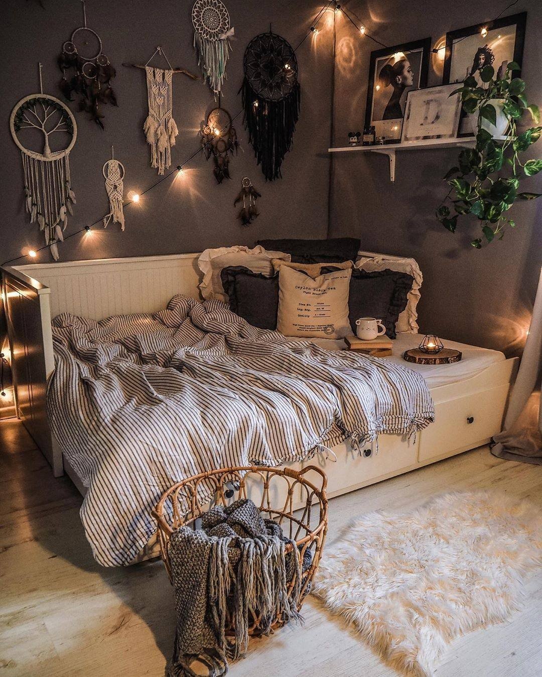 18 Cozy Fairy Lights Bedroom Ideas for Magical Spaces
