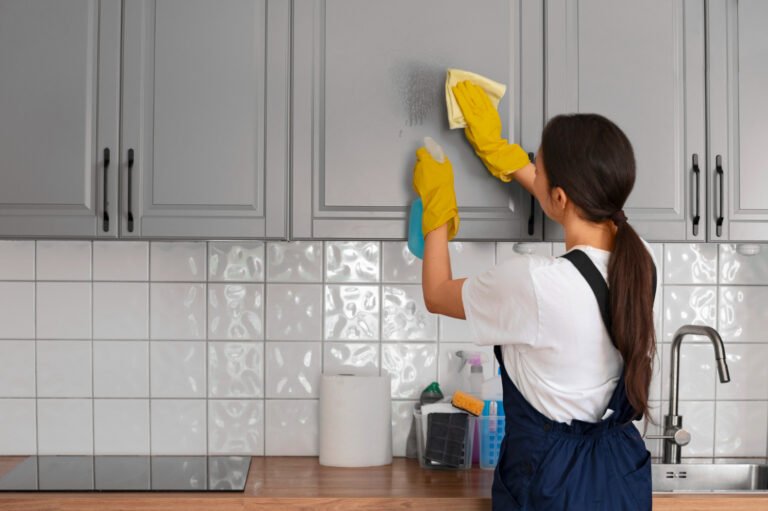How to Clean Grease Off Kitchen Cabinets