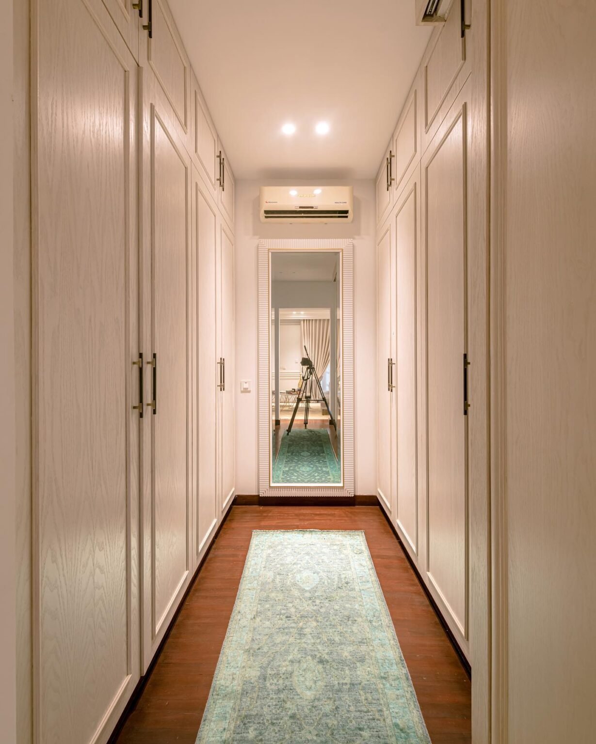 15 Genius Narrow Closet Ideas to Maximize Space & Stay Stylish